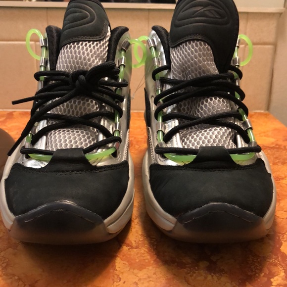 Reebok Question Mid Iverson x Illumination Minions - Picture 12 of 13